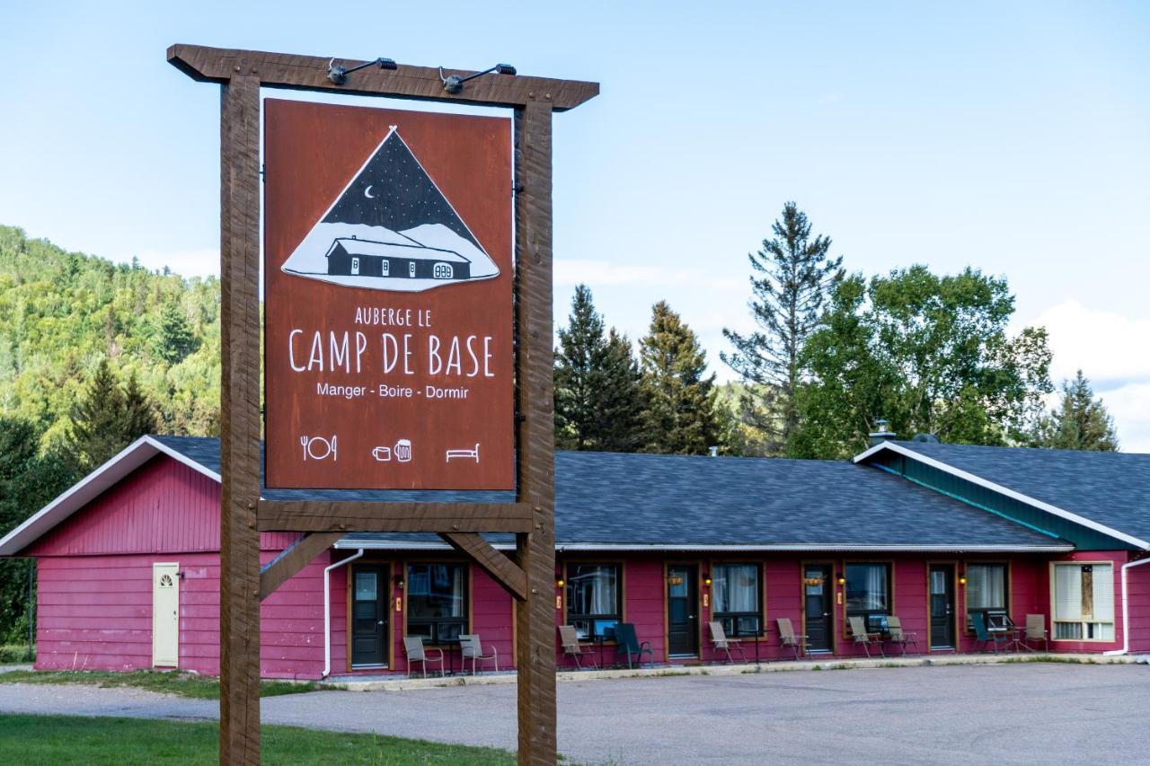 Auberge de Jeunesse Le Camp De Base LʼAnse-Saint-Jean Exterior foto